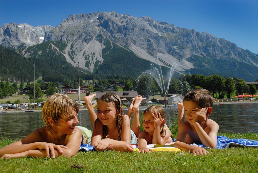 Bio-Holzhaus Und Landhaus Heimat Ramsau am Dachstein Exterior photo